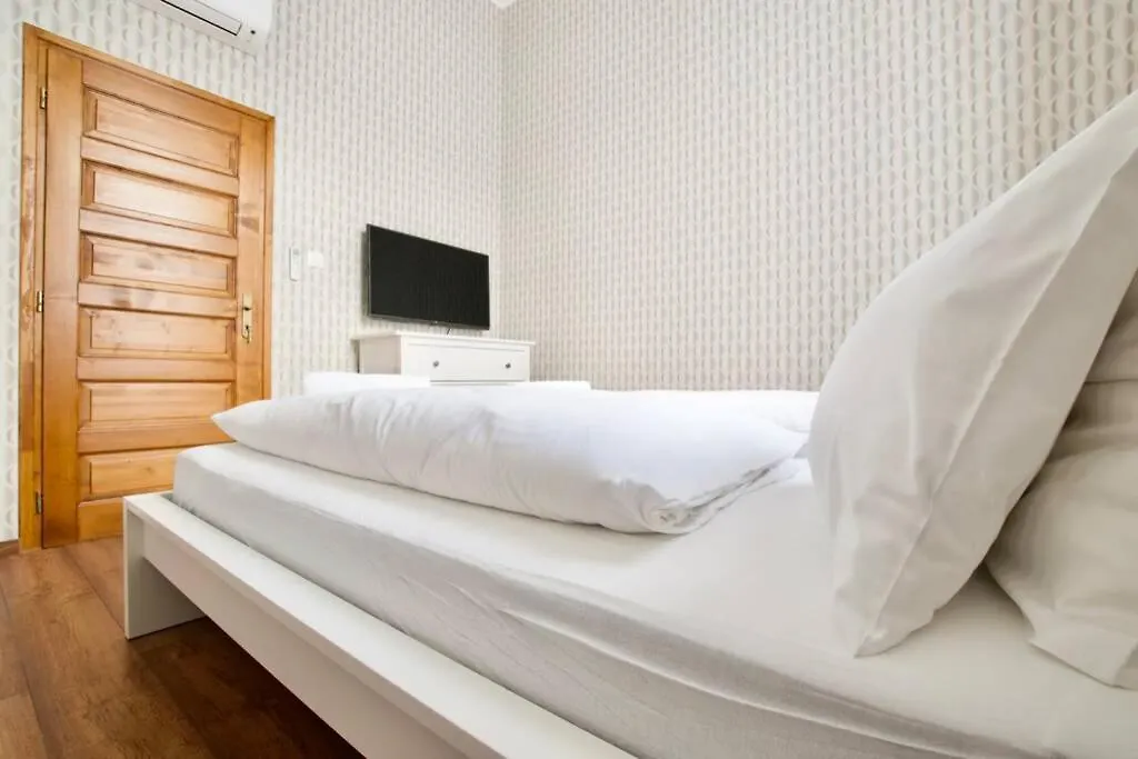 Premium Apartment By Hi5 - Central 3 Bedroom Budapest