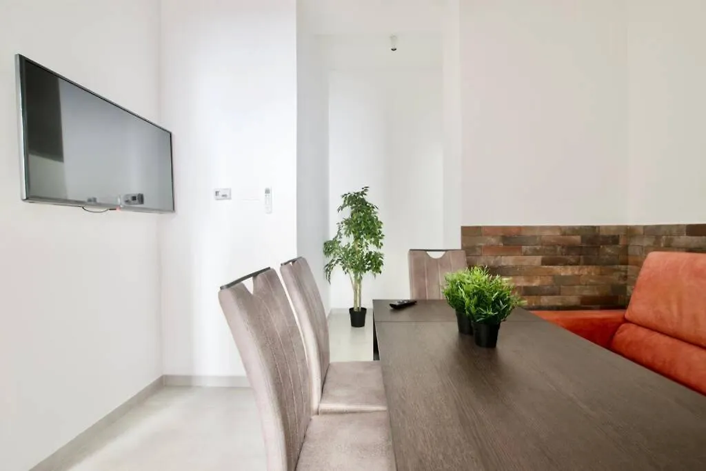Premium Apartment By Hi5 - Central 3 Bedroom Budapest Hungary